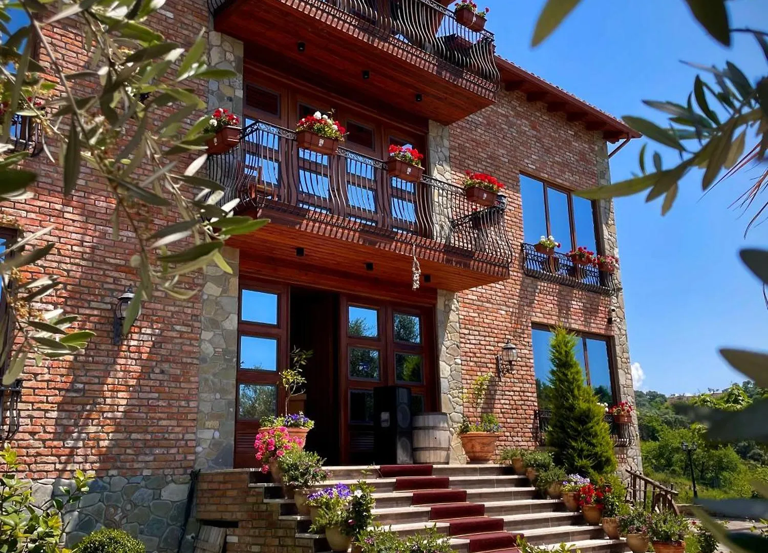Hotel Bujtina Ajazi Golem