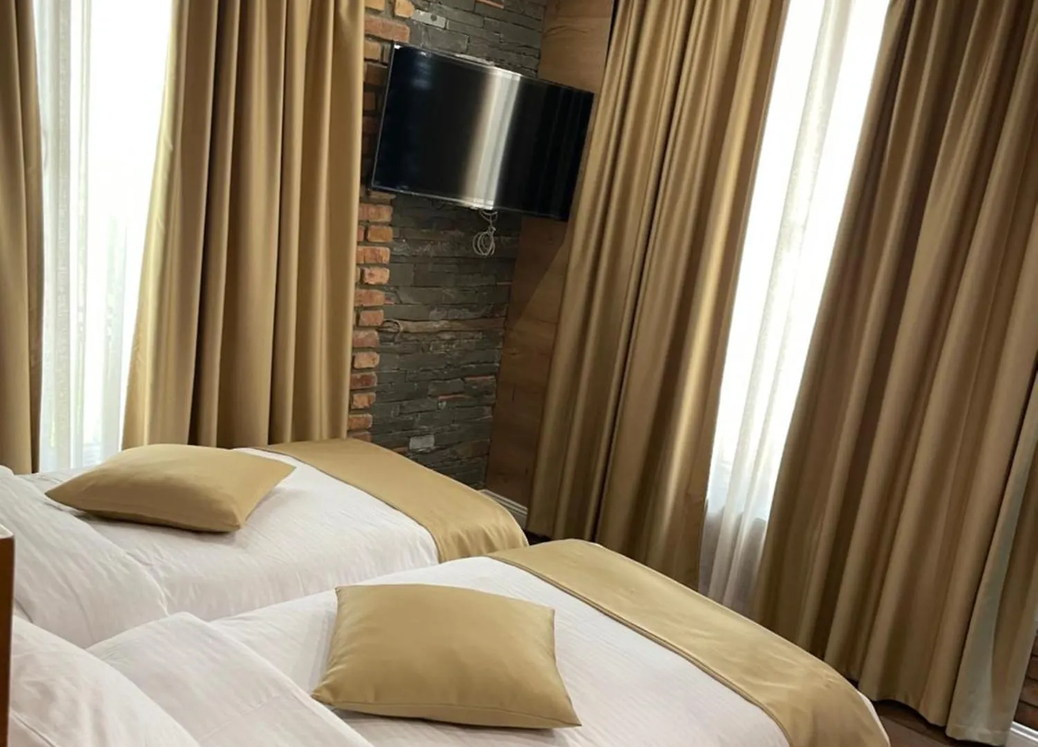 Pensión Hotel Bujtina Ajazi Golem